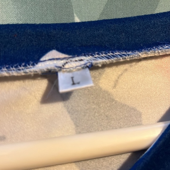 Blue floral top size large - Picture 2 of 4